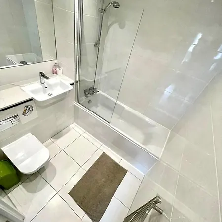 London Stratford Luxury House: Spacious Garden Retreat Near Westfield Exterior photo