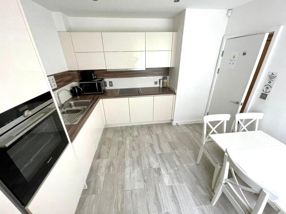 Stratford Luxury House, 5 Minutes Walk Station, Westfield, 3 Bedrooms 3 Bathrooms, Reception, Garden, Parking Apartamento *