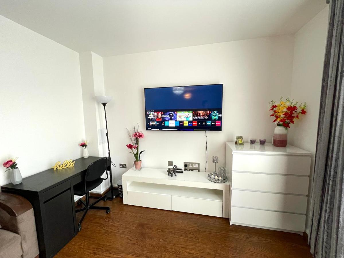 Apartamento Stratford Luxury House, 5 Minutes Walk Station, Westfield, 3 Bedrooms 3 Bathrooms, Reception, Garden, Parking Londres