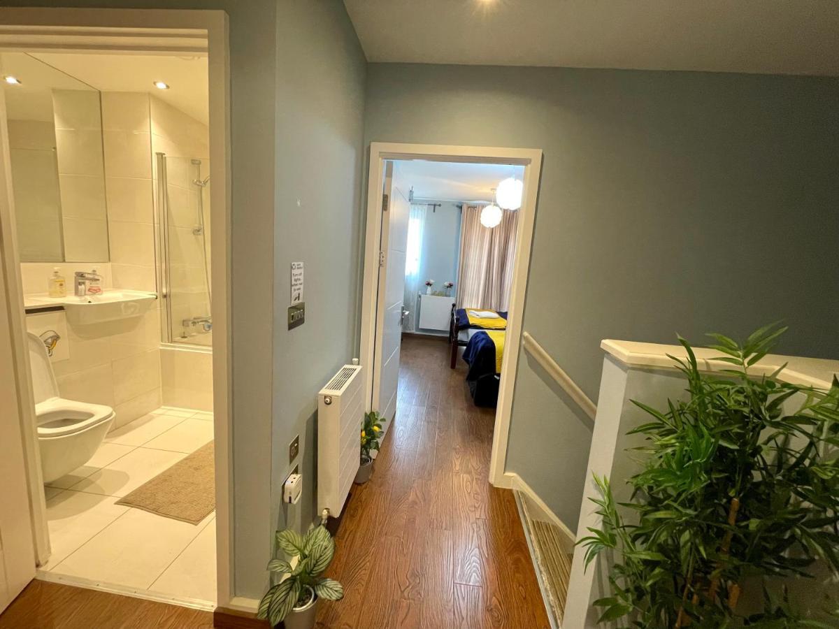 Stratford Luxury House, 5 Minutes Walk Station, Westfield, 3 Bedrooms 3 Bathrooms, Reception, Garden, Parking Apartamento *