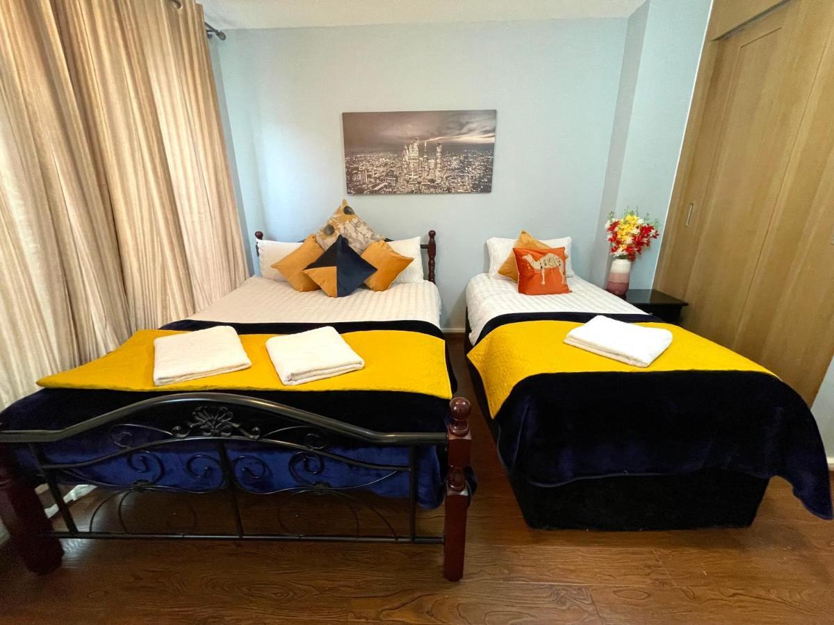 Stratford Luxury House, 5 Minutes Walk Station, Westfield, 3 Bedrooms 3 Bathrooms, Reception, Garden, Parking Apartamento