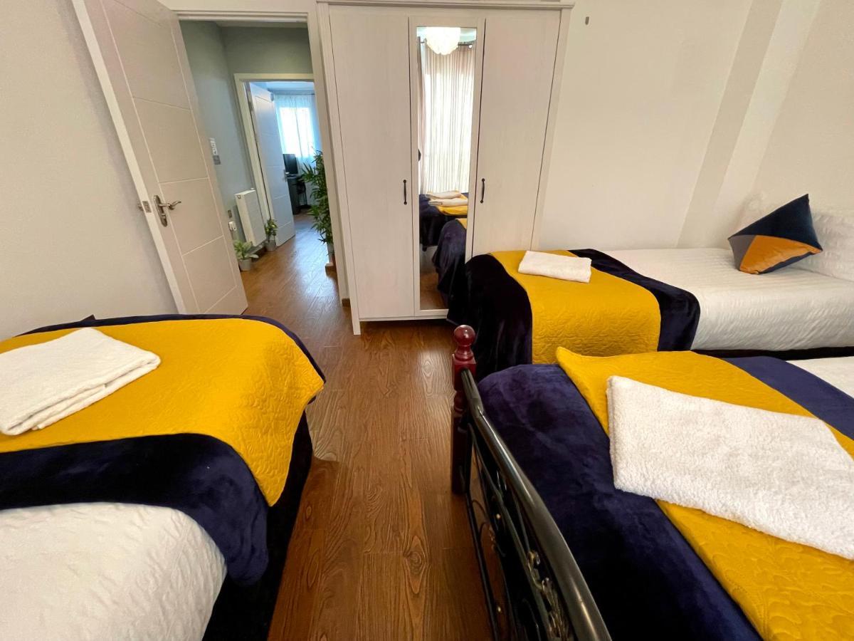 Stratford Luxury House, 5 Minutes Walk Station, Westfield, 3 Bedrooms 3 Bathrooms, Reception, Garden, Parking Apartamento