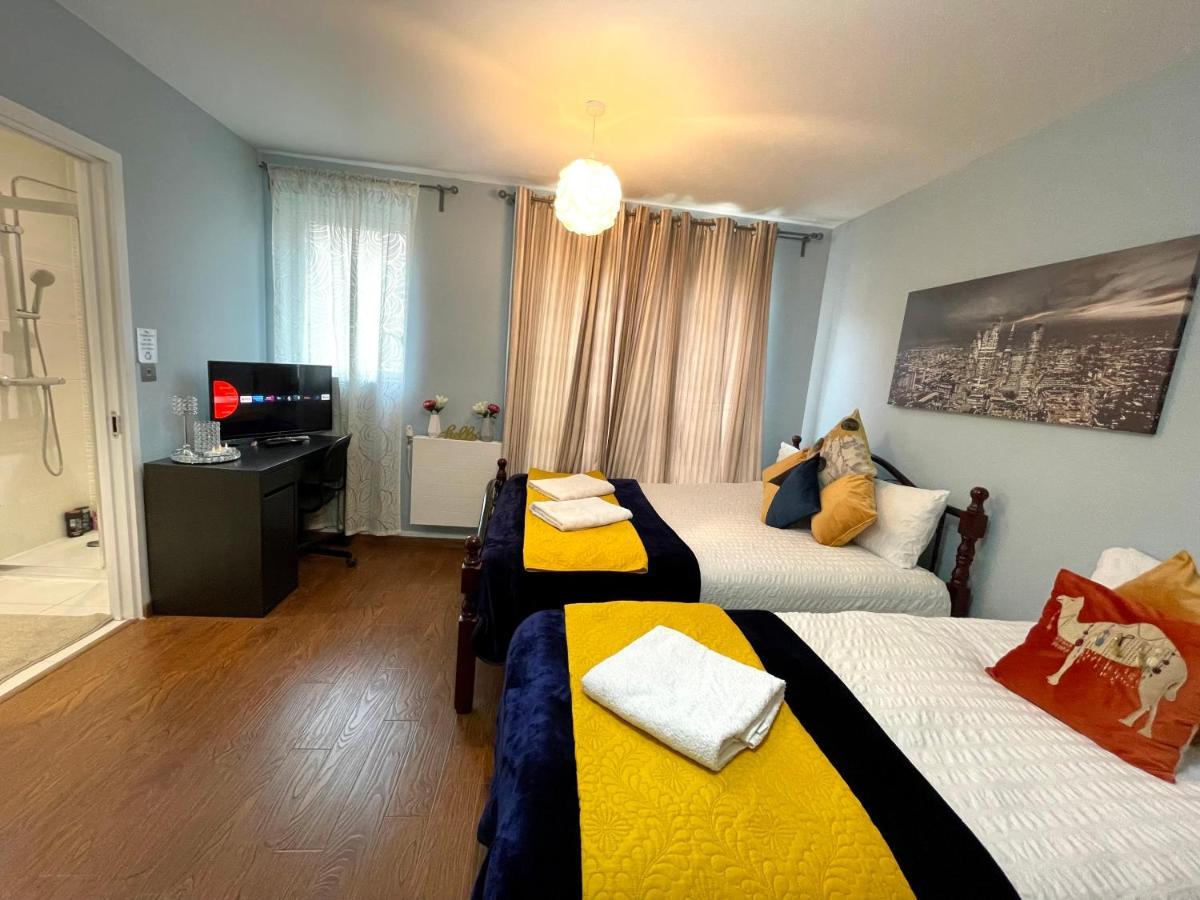 Stratford Luxury House, 5 Minutes Walk Station, Westfield, 3 Bedrooms 3 Bathrooms, Reception, Garden, Parking Apartamento