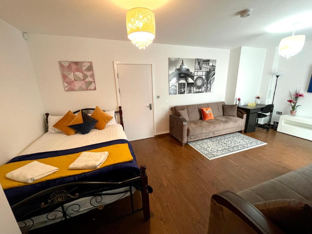 Apartamento Stratford Luxury House, 5 Minutes Walk Station, Westfield, 3 Bedrooms 3 Bathrooms, Reception, Garden, Parking Londres