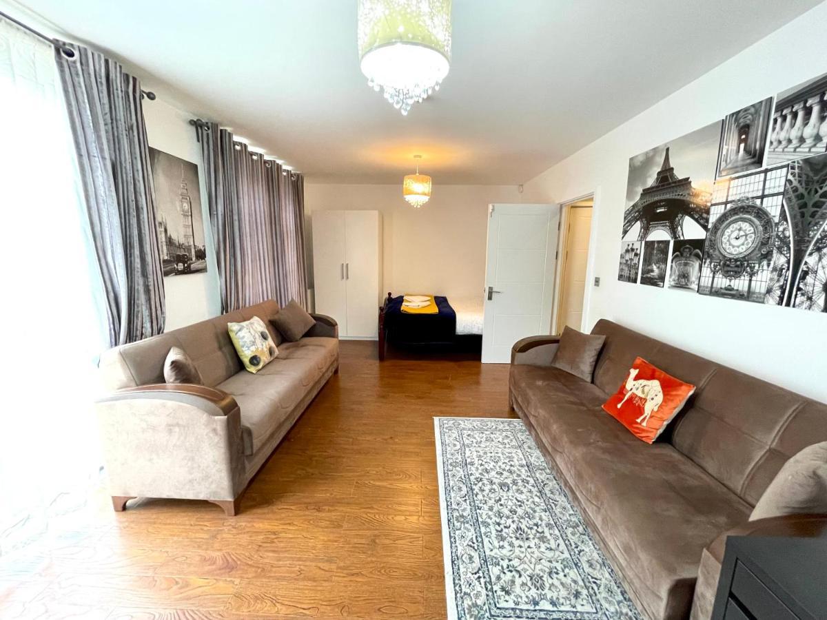 Stratford Luxury House, 5 Minutes Walk Station, Westfield, 3 Bedrooms 3 Bathrooms, Reception, Garden, Parking Apartamento