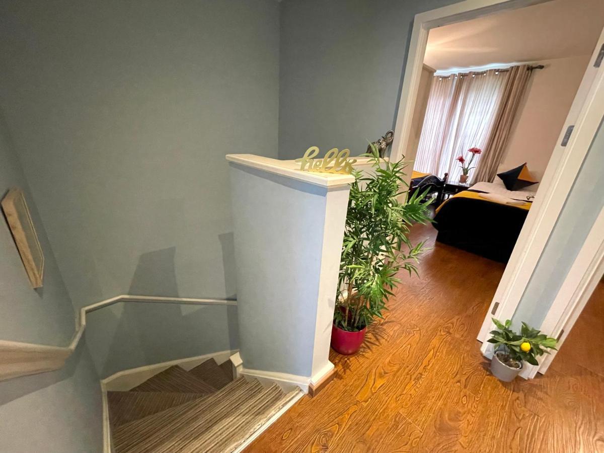 Stratford Luxury House, 5 Minutes Walk Station, Westfield, 3 Bedrooms 3 Bathrooms, Reception, Garden, Parking Apartamento *