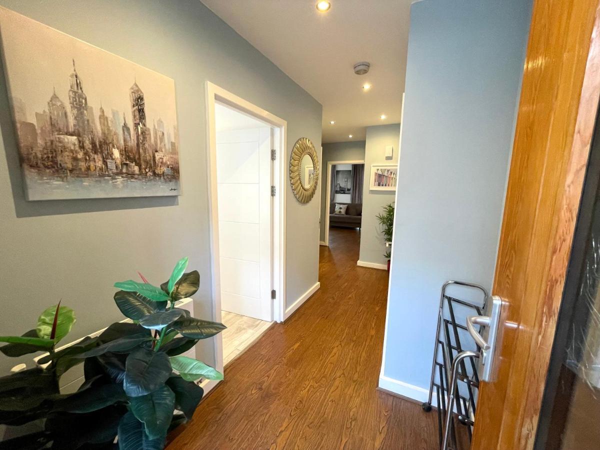Apartamento Stratford Luxury House, 5 Minutes Walk Station, Westfield, 3 Bedrooms 3 Bathrooms, Reception, Garden, Parking