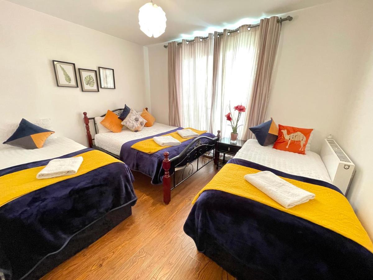Apartamento Stratford Luxury House, 5 Minutes Walk Station, Westfield, 3 Bedrooms 3 Bathrooms, Reception, Garden, Parking Londres