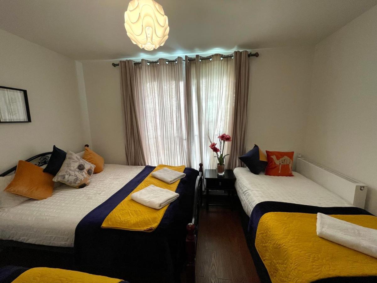 Stratford Luxury House, 5 Minutes Walk Station, Westfield, 3 Bedrooms 3 Bathrooms, Reception, Garden, Parking Apartamento *